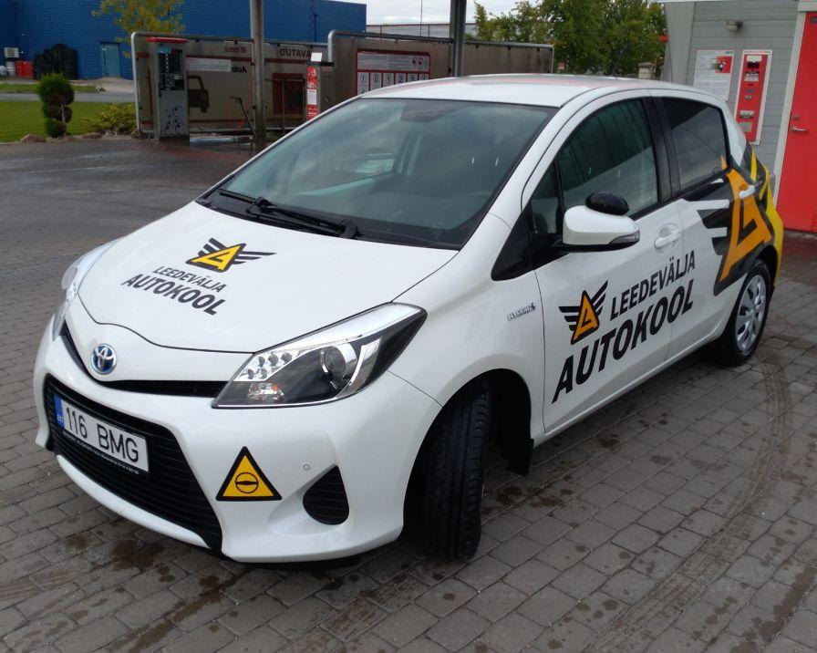 Leedevälja autokool Toyota Yaris Hybid, 2014 (automaat)